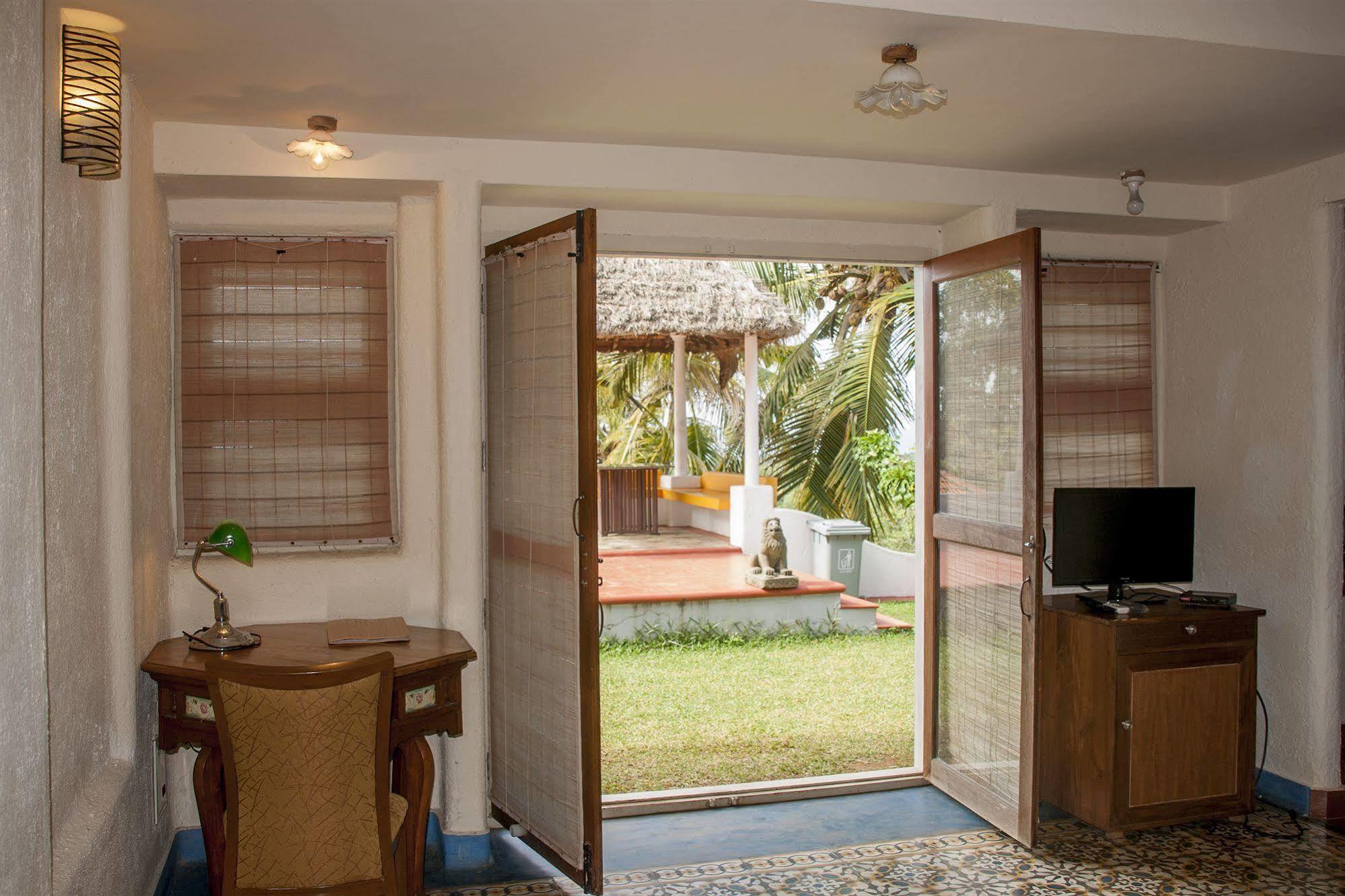 Over The Hill Poovar Exterior photo