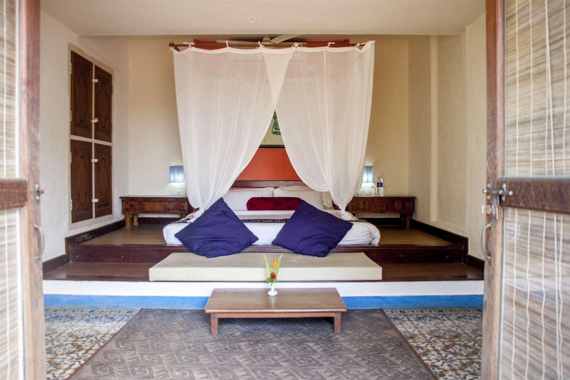 Over The Hill Poovar Exterior photo