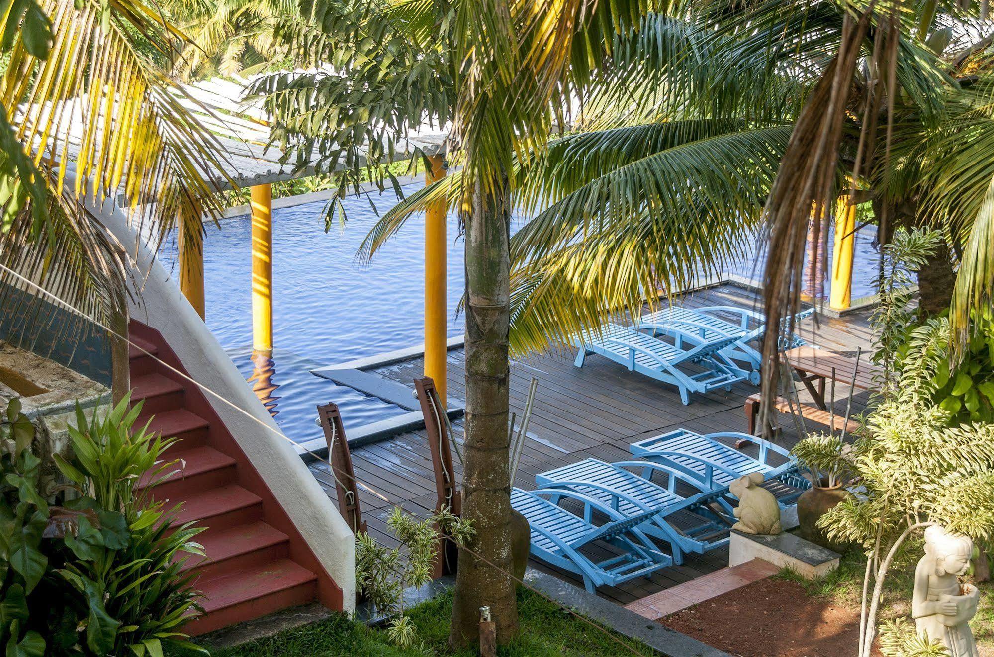 Over The Hill Poovar Exterior photo