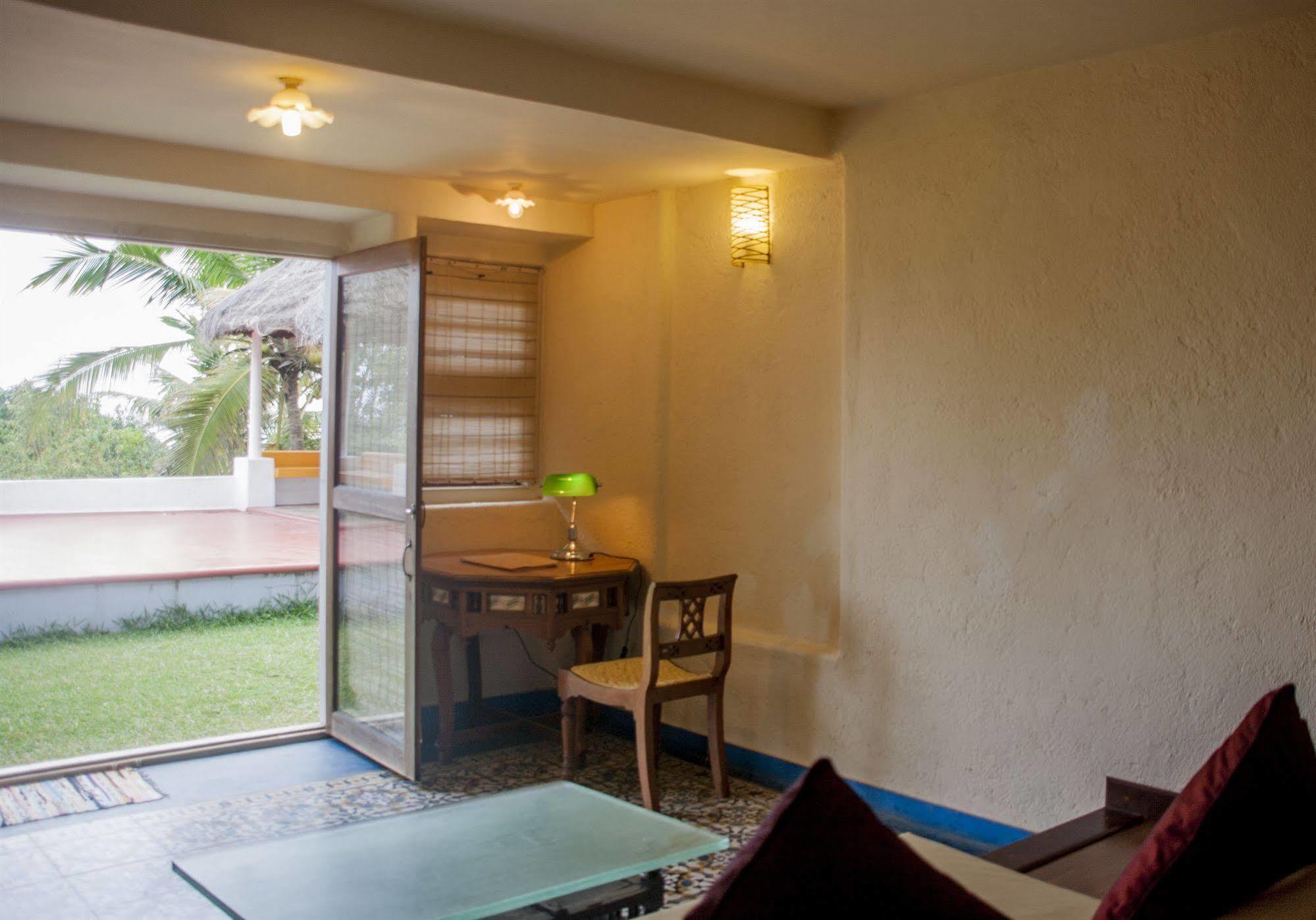 Over The Hill Poovar Exterior photo