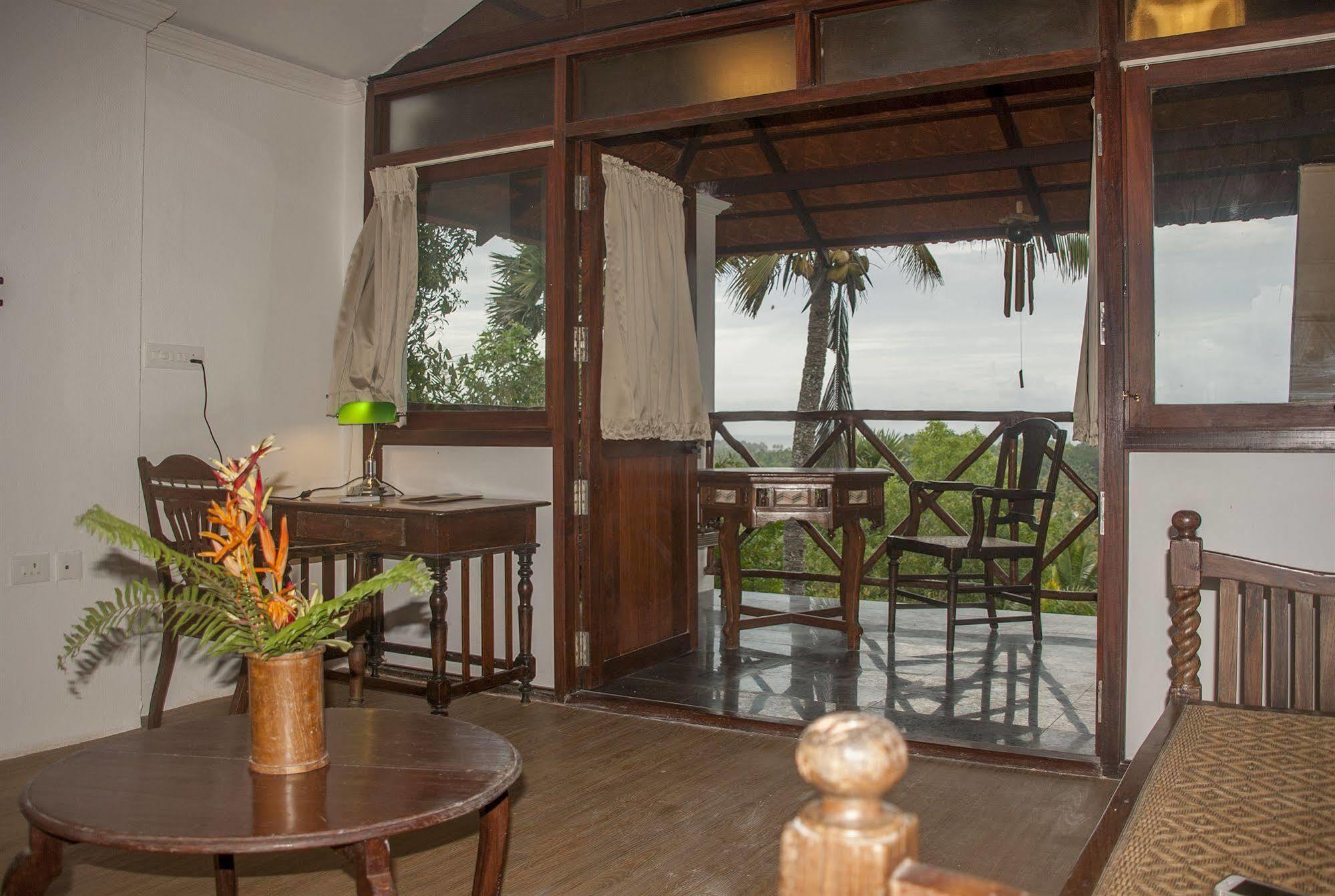 Over The Hill Poovar Exterior photo