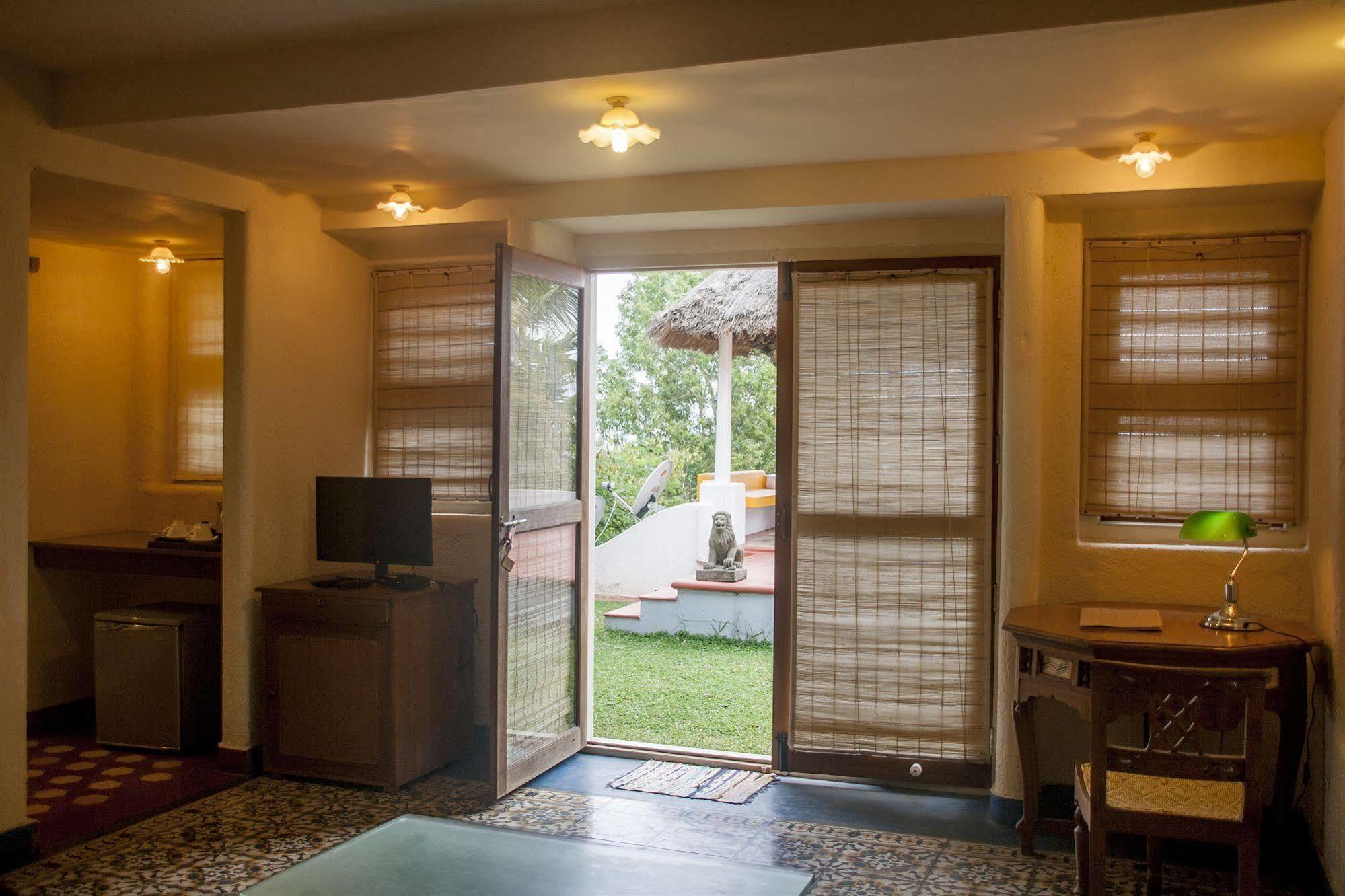 Over The Hill Poovar Exterior photo