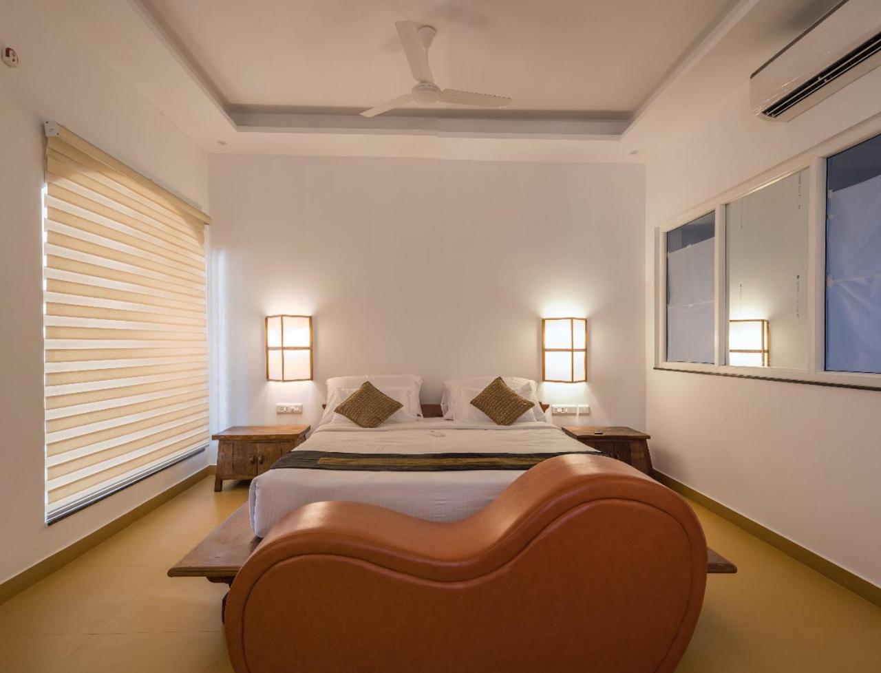 Over The Hill Poovar Exterior photo